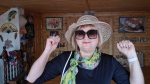 Вечно всем недовольная тетя,выносит мозг молодому бармену после ужина...