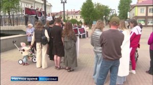 Десятки людей с плакатами вышли на митинга пострадавших в сфере индивидуального жилищного строительс