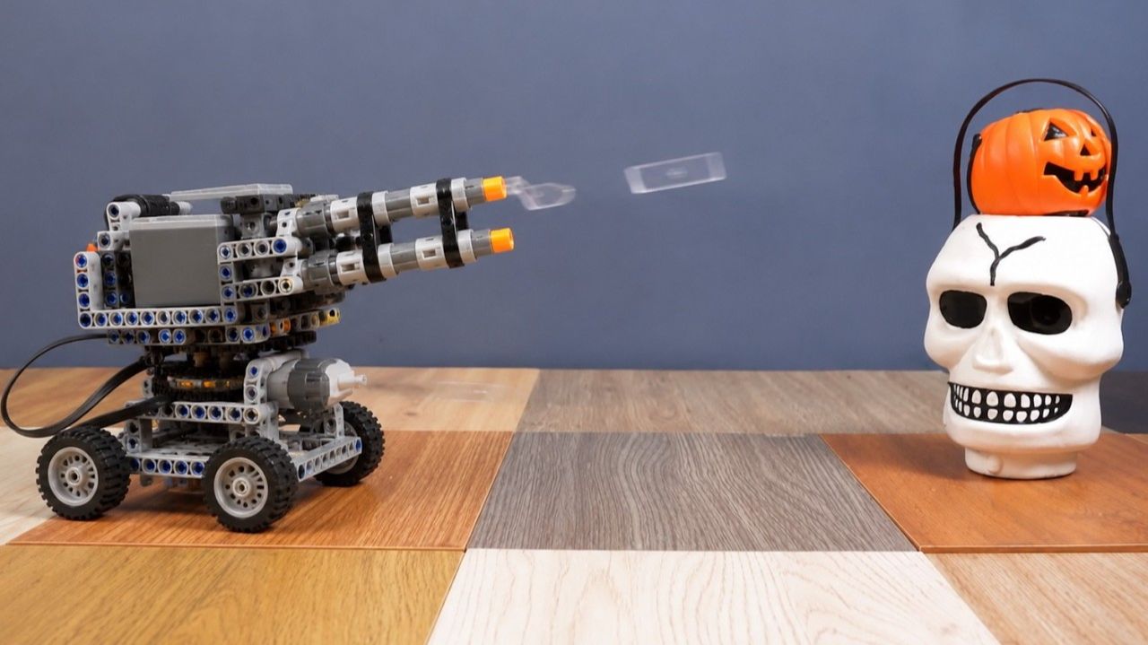 Создание машины LEGO, которая стреляет высокоскоростными картами смотреть онлайн
