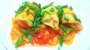 Мясные рулетики с овощами в томатном соусе