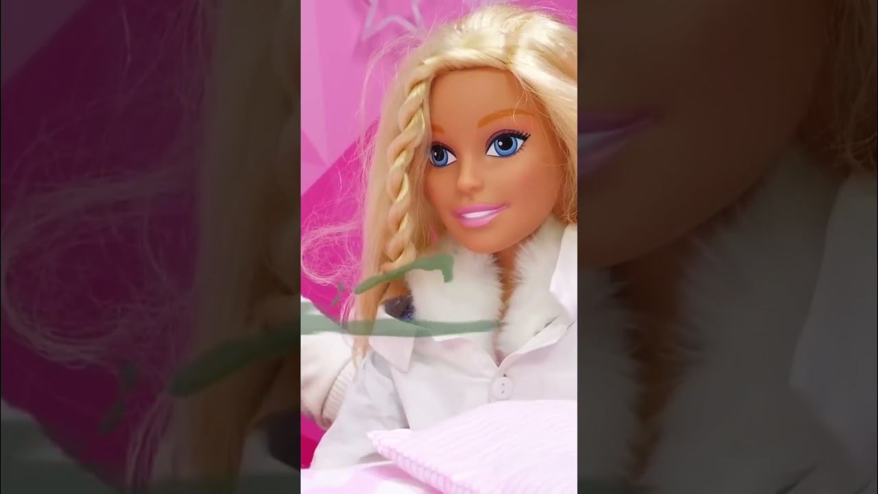 Кукла Эмили попала в неловкую ситуацию #куклы #игрушкидлядевочек #длядетей смотреть онлайн