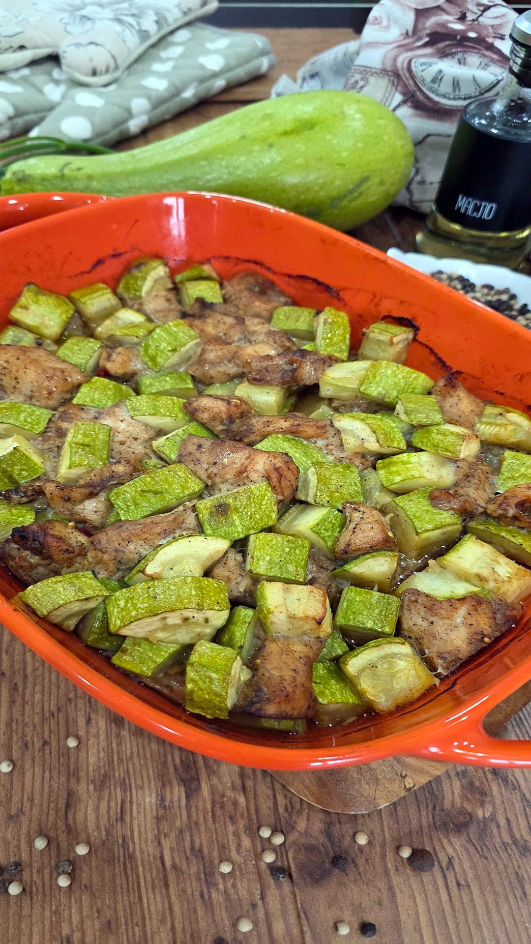 Курица с кабачками в духовке смотреть онлайн