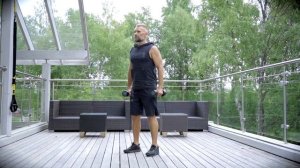 Приседания с гантелями в руках