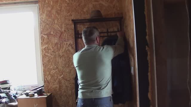 Сборка прихожей состоялась// Убрал землю, досадил малину