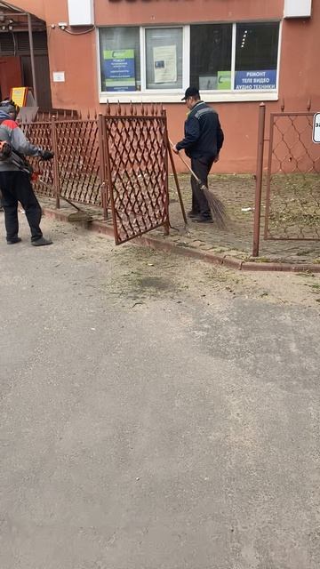 Уборка прилегающей территории, площадью в 1550 м2