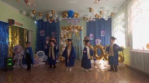 В школу мы спешим