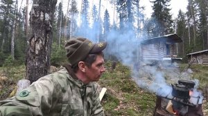 Недалеко от избы нашёл след медведя. Байки у костра. На ужин макароны с салом. 6 серия
