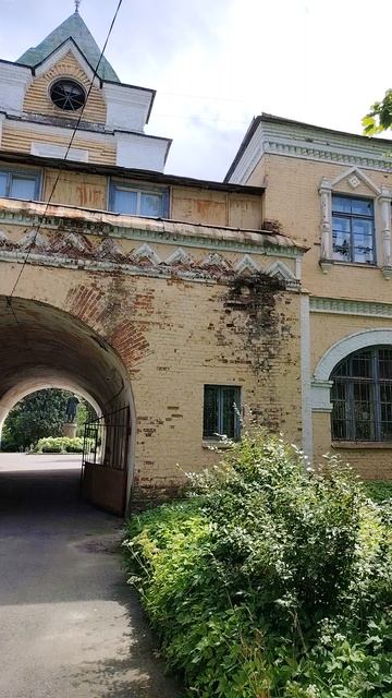 Пушкин. Казармы Собственного Е И В Конвоя. Главный вход.