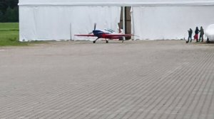 Светлана Капанина прогревает двигатель.