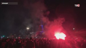 Футбольные фанаты разгромили центр Парижа после победы ПСЖ в Лиге чемпионов