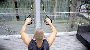 Тяга в петлях TRX широким хватом
