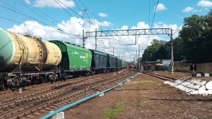 Электровоз 2ЭС4К-016 «Дончак» с грузовым поездом на станции Автово