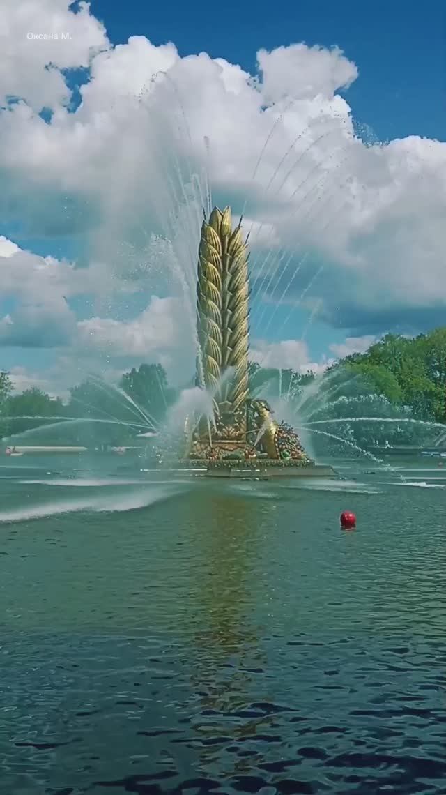Фонтан Золотой Колос. Москва