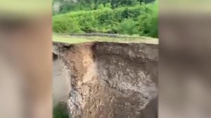 Жителей и гостей Дагестана призывают к осторожности из-за оползней и камнепадов.