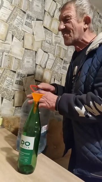 Витя перелевает самогон смотреть онлайн