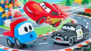 Игрушечные машинки на ферме 🚜 Грузовичок Лева и Молния Маквин | Машинки для детей