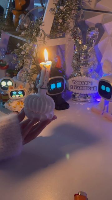 Белый робот Имо Emo отмечает сегодня свой первый день рождения! 🥳 #робот #emorobot #Имо #др смотреть онлайн
