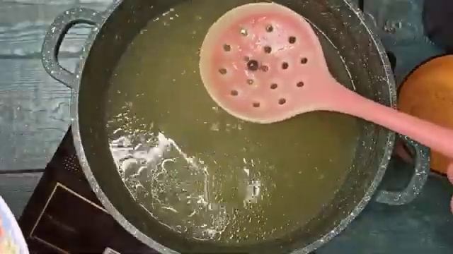 Готовлю куриный суп с лапшой и картошкой. Обзор и рецепт. смотреть онлайн