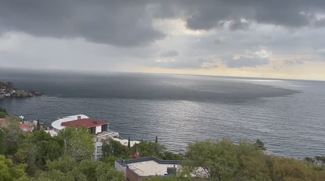 Надвигается ливень с моря