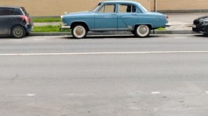 в Москве стоит такая вот Волга