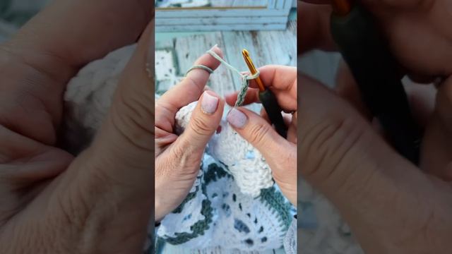 Белая с каймой. Обвязка края и уход