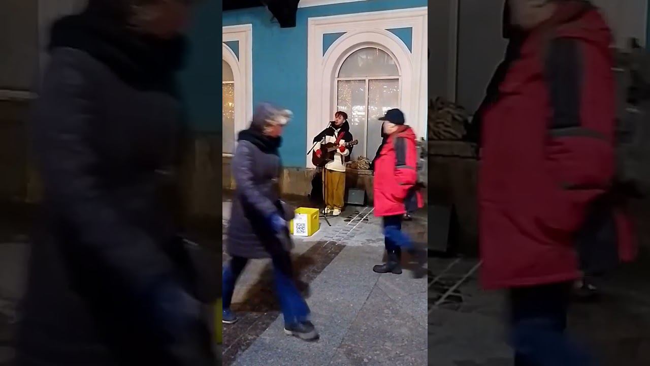 Молодой исполнитель у метро "Невский проспект" #travel