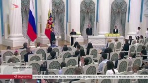 Президент России Владимир Путин вручил орден «Мать-героиня» матери 15 детей Симе Каркусовой