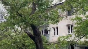 ВСУ нанесли удар по многоэтажным домам в Геническе Херсонской области.