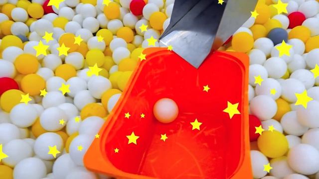 Влад и Никита делают покупки в магазине игрушек и играют на детской строительной площадке