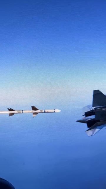 В су-57 выпустили ракетой но ракета не может догнать #shorts