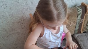 Распаковка кукурузных палочек Мика с подарком