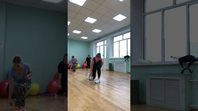 Функционал с гантелями по 1 кг.! смотреть онлайн