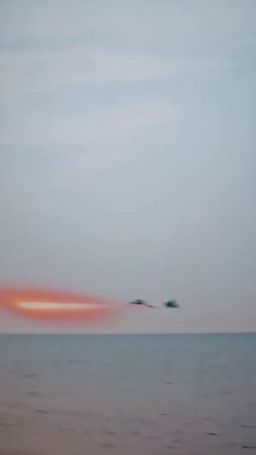 Су-57 выпустил ракету чтоб ушёл с черного моря военный корабль #shorts смотреть онлайн