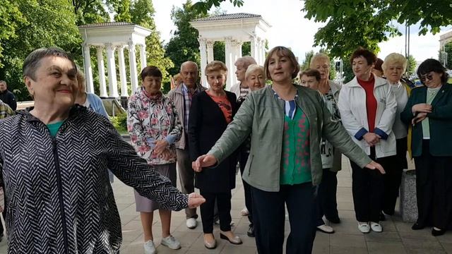 20260531 частушки под гармонь барыня Жители Орла поют танцуют гармошк город Орёл парк ПКиО посиделки