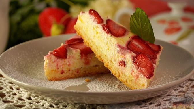 ПЕСОЧНЫЙ ПИРОГ С ТВОРОГОМ И КЛУБНИКОЙ