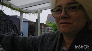 31 Мая.Муж всё делал сам, я же только сижу и вяжу.У на сильный дождь.