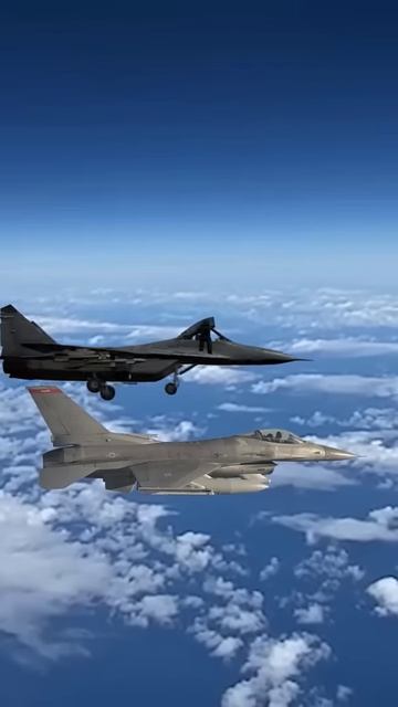 Пилот России Баринов вышел с самолёта и сделал трюк так чтоб напугать пилота ф-16 #shorts смотреть онлайн