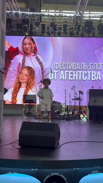 Адам на модельном показе смотреть онлайн