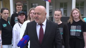 Десант партии «Новые люди» поздравил пациентов детской городской больницы с 1 июня