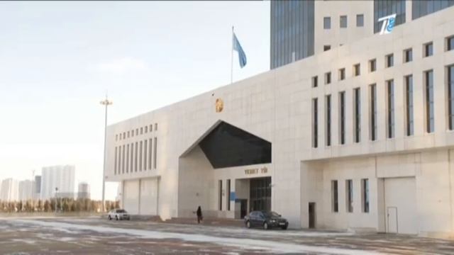 Шапка и шпигель новостей (Первый канал Евразия, 2023-н. в.) смотреть онлайн