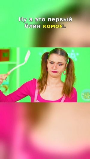 Стопка вкусных воздушных блинов, подаемых свежими и теплыми с любовью ##фудзи ##завтрак