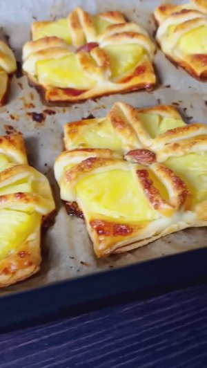 Сочный ананас в хрустящем слоёном тесте 🍍