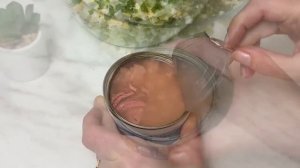 Беру БАНКУ КОНСЕРВОВ и готовлю гениальный салат. Быстрый салат Вкусно и просто за минуты!