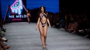 Модели на подиуме 204