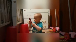Рома встречает папу и 'разговаривает' по телефону, 1.06.2026