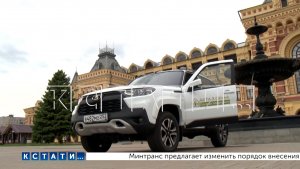 Сотрудникам службы «Дети в семье» передали ключи от новых автомобилей