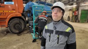 Механический подъёмник облегчил работу слесарей автобазы Айхальского комбината