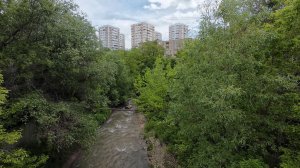Кисловодск. Первый день лета. Жилые районы не в центре города, прогулка на электроскутере. 1 часть.