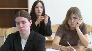 В России стартовал основной период ЕГЭ.