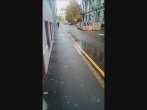 Вокал в Мерзляковском переулке у музыкальной школы. Октябрь 2023